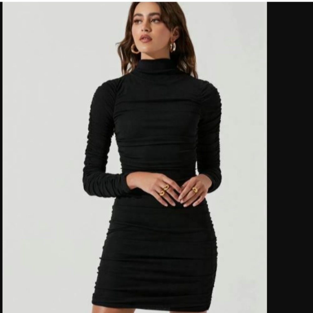 ASTR the Label black long sleeved bodycon rouched dress